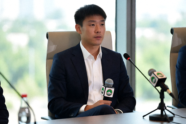 AC米兰俱乐部转会窗口引援相关的球队训练画面